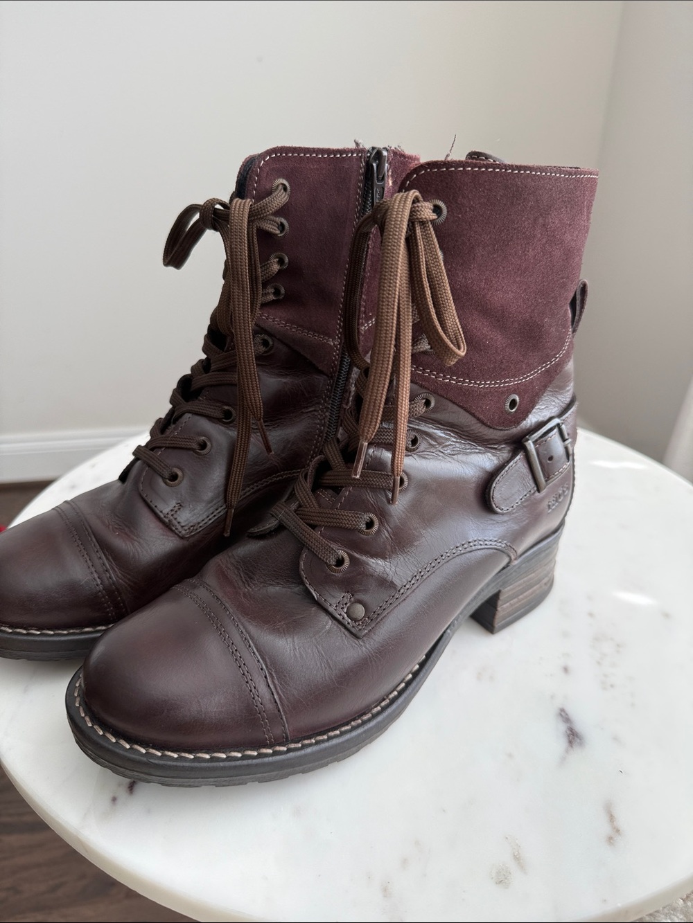 Taos Footwear Lace-Up Leather Ankle Boots in Brown Size 38